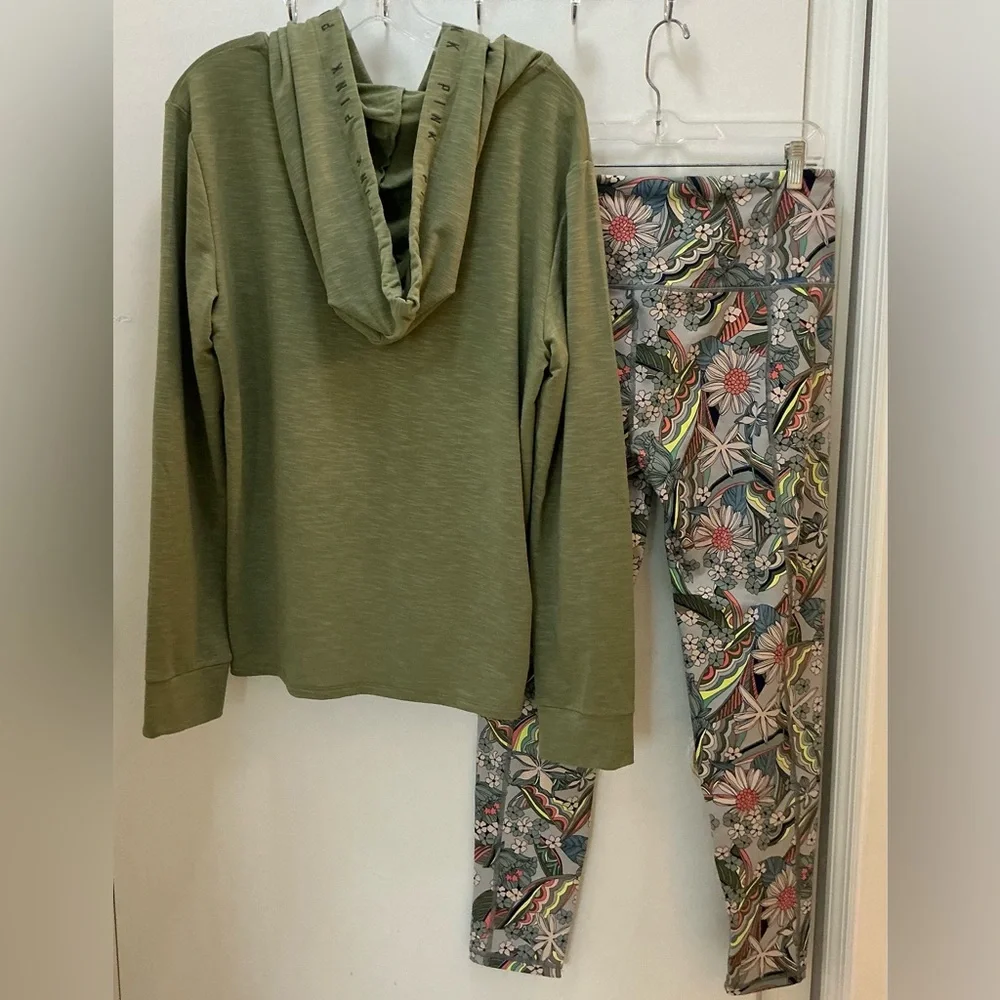 Pink Victoria's Secret Sport Floral Leggings & Top - Picture 2 of 7